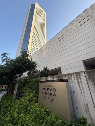 東京オペラシティの外観